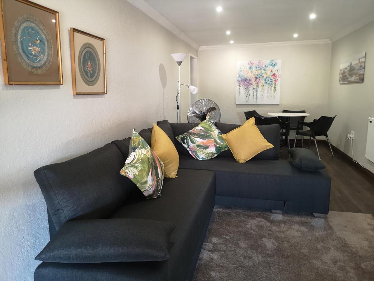 Rest-A-While Guest House - Pretoria-Noord Kültér fotó