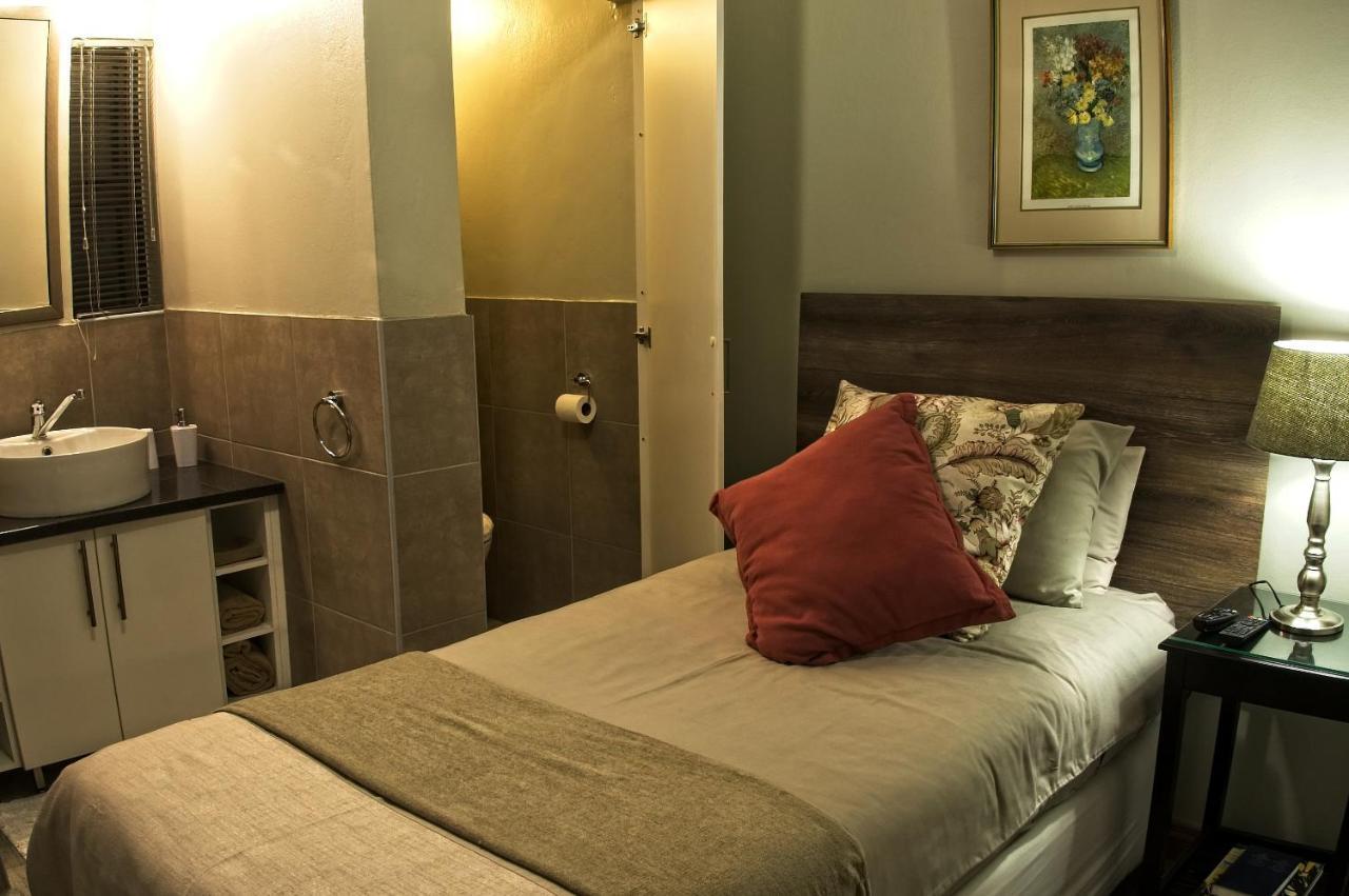 Rest-A-While Guest House - Pretoria-Noord Kültér fotó